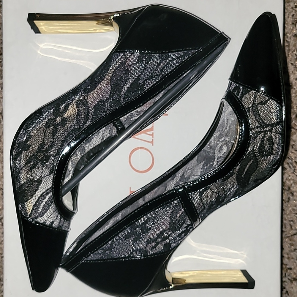 Two Lips Angie Lace Pointed Toe Pumps with Gold Block Heel Accent Size 8 NIB